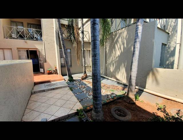 3 BEDROOM TOWNHOUSE FOR SALE IN MAGALIESKRUIN